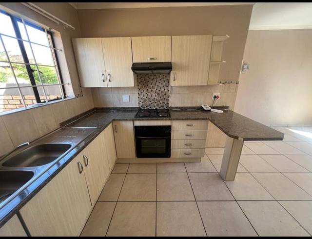 2 BEDROOM TOWNHOUSE FOR SALE IN GREENHILLS